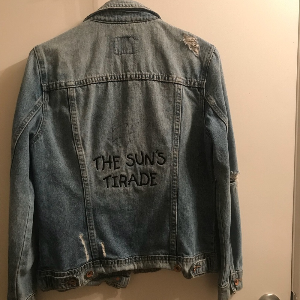 T.D.E. The Sun’s Tirade, Isaiah Rashad’s signature